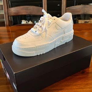 Women’s Nike Air Force 1 Pixel